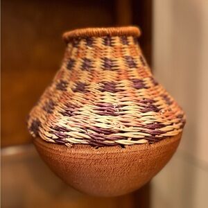 Pot from Ghana made of Clay and Wicker.